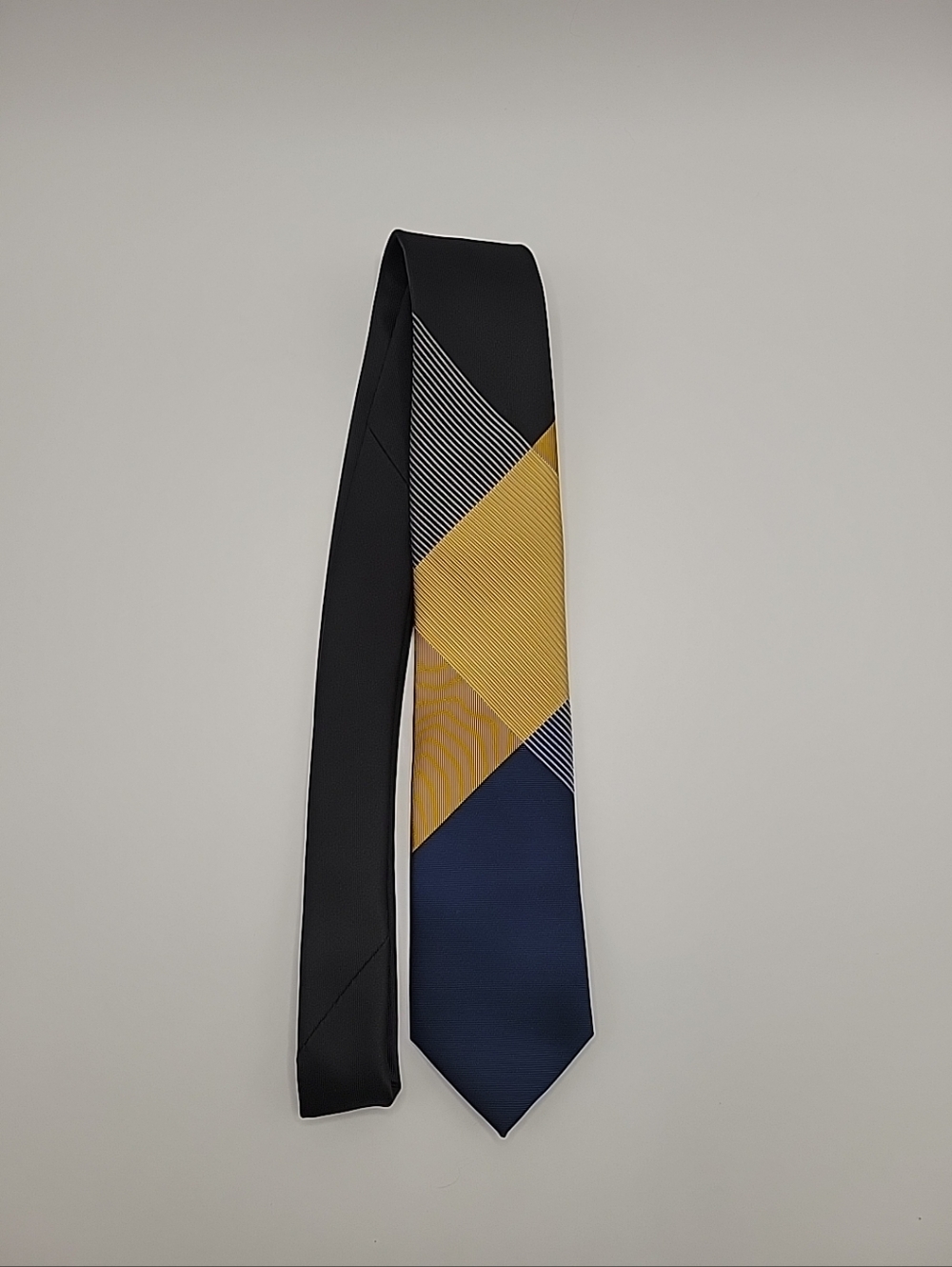Men's Colorblock Geometric Tie in Black, Gold & Navy
